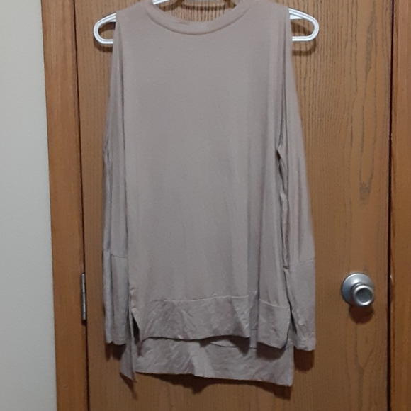 Leo Rosi Women's Miranda Cold Shoulder Top - Picture 2 of 5